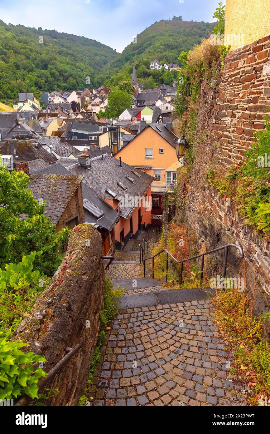 Affacciato su Cochem da Kloster Maria Martental, Germania Foto Stock