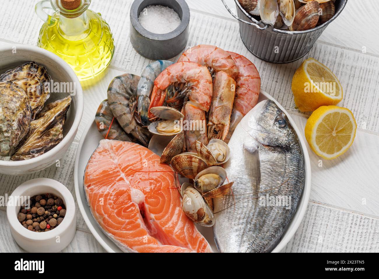 Specialità di pesce: Gamberetti, salmone, ostriche Foto Stock