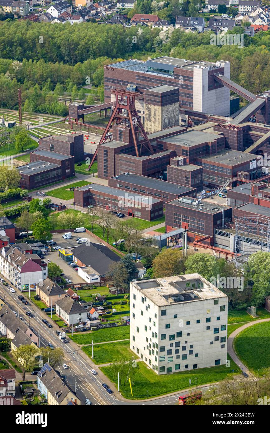 Luftbild, UNESCO-Welterbe Zollverein, Zeche Zollverein, Folkwang Universität der Künste - weißes SANAA-Gebäude, Stoppenberg, Essen, Ruhrgebiet, Nordrhein-Westfalen, Deutschland ACHTUNGxMINDESTHONORARx60xEURO *** Vista aerea, Zollverein patrimonio mondiale dell'UNESCO, Zeche Zollverein, Folkwang University of the Arts edificio bianco SANAA, Stoppenberg, Essen, zona della Ruhr, Renania settentrionale-Vestfalia, Germania ACHTUNGxMINDESTHONORARx60xEURO Foto Stock