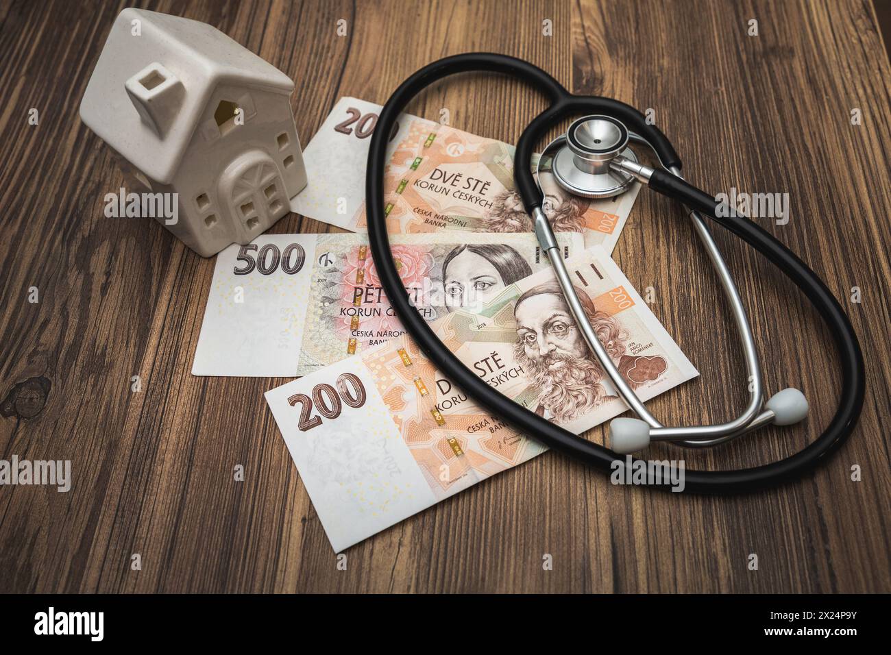 Costo di assistenza sanitaria in Cechia concetto koruna di denaro ceco Foto Stock