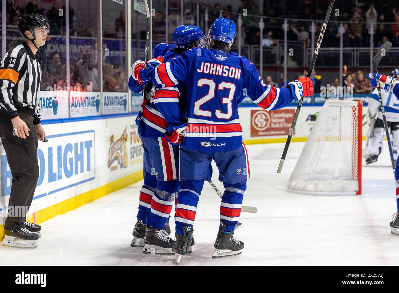 19 aprile 2024: I giocatori dei Rochester Americans celebrano un gol nel secondo periodo contro i Cleveland Monsters. I Rochester Americans ospitarono i Cleveland Monsters in una partita della American Hockey League alla Blue Cross Arena di Rochester, New York. (Jonathan tenca/CSM) Foto Stock