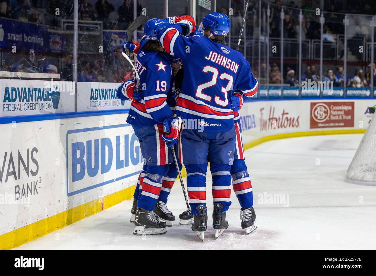 19 aprile 2024: I giocatori dei Rochester Americans celebrano un gol nel secondo periodo contro i Cleveland Monsters. I Rochester Americans ospitarono i Cleveland Monsters in una partita della American Hockey League alla Blue Cross Arena di Rochester, New York. (Jonathan tenca/CSM) Foto Stock