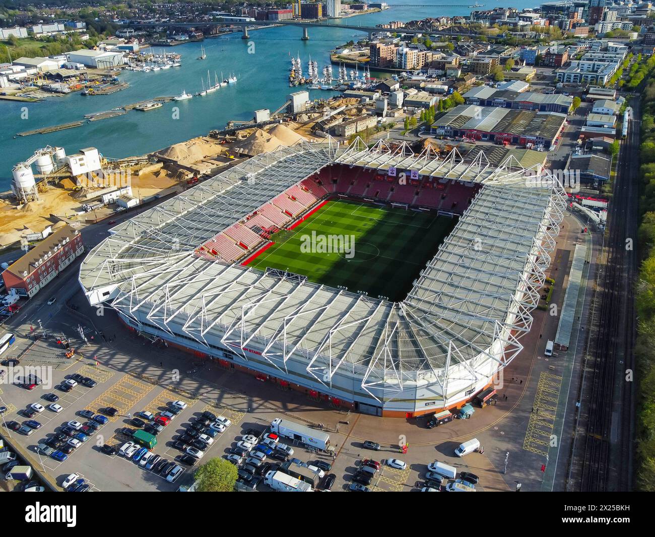 Vista aerea generale dello stadio St Mary a Southampton, Hampshire, sede della squadra inglese di calcio della Premier League Southampton FC. Foto Stock