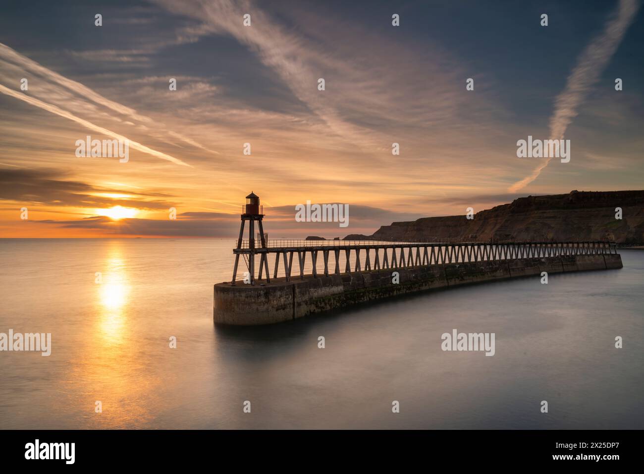 Alba sul porto di Whitby e sul fiume Eske a metà settembre 2018 Foto Stock