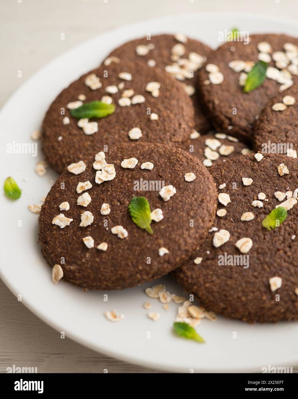 Farinata d'avena fatta in casa e biscotti al cioccolato con una ricetta italiana. Foto Stock