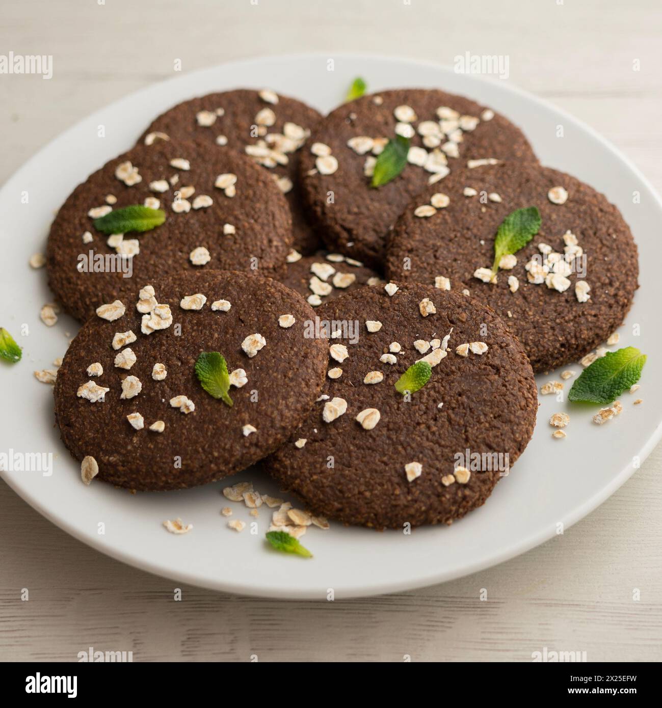 Farinata d'avena fatta in casa e biscotti al cioccolato con una ricetta italiana. Foto Stock