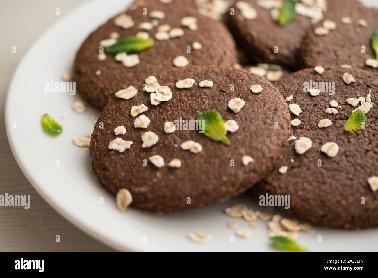 Farinata d'avena fatta in casa e biscotti al cioccolato con una ricetta italiana. Foto Stock