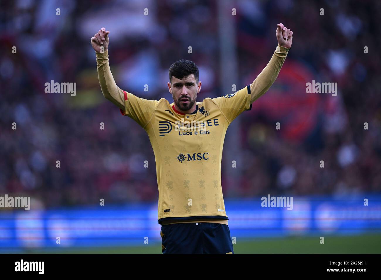 Aaron Martin (Genova) durante la partita di serie A italiana tra il Genoa 0-1 Lazio allo Stadio Luigi Ferraris il 19 aprile 2024 a Genova. Crediti: Maurizio Borsari/AFLO/Alamy Live News Foto Stock