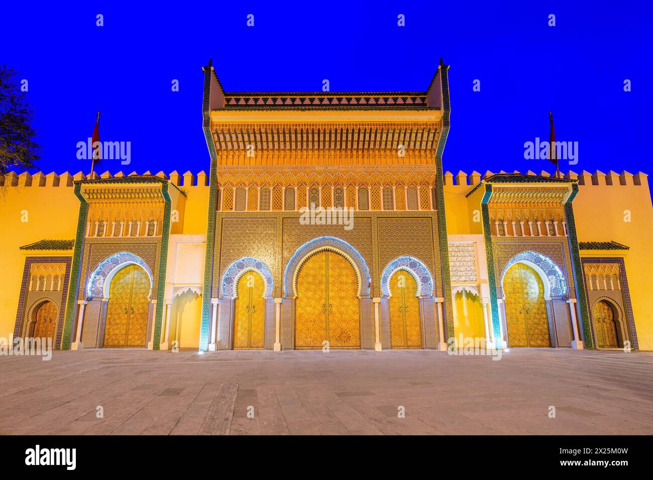 Fez o FES, Marocco. Cancelli del Palazzo reale Alawi (Dar al-Makhzen). Foto Stock