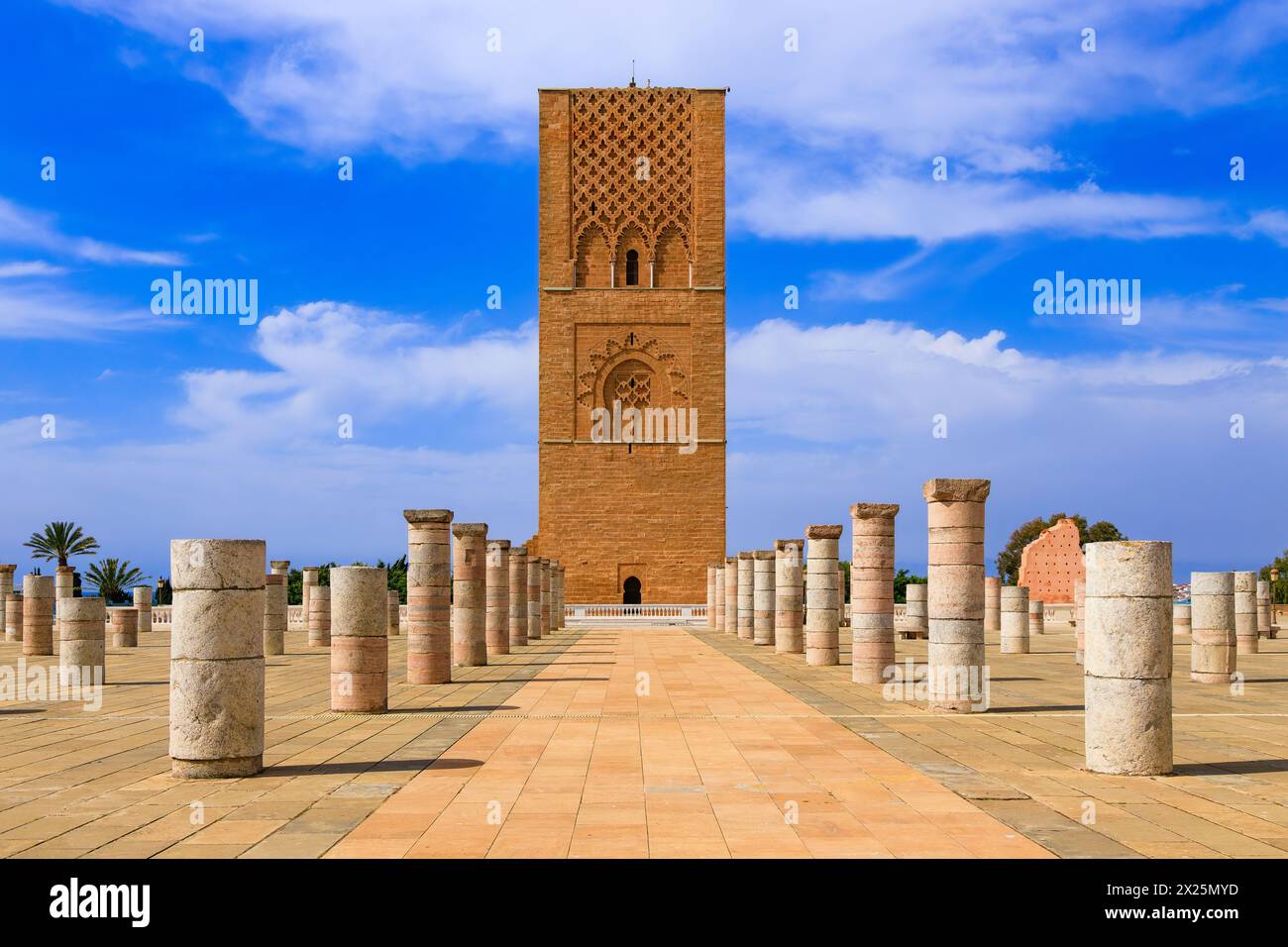 Rabat, Marocco. Hassan Tower, una popolare attrazione turistica e un sito patrimonio dell'umanità dell'UNESCO. Foto Stock
