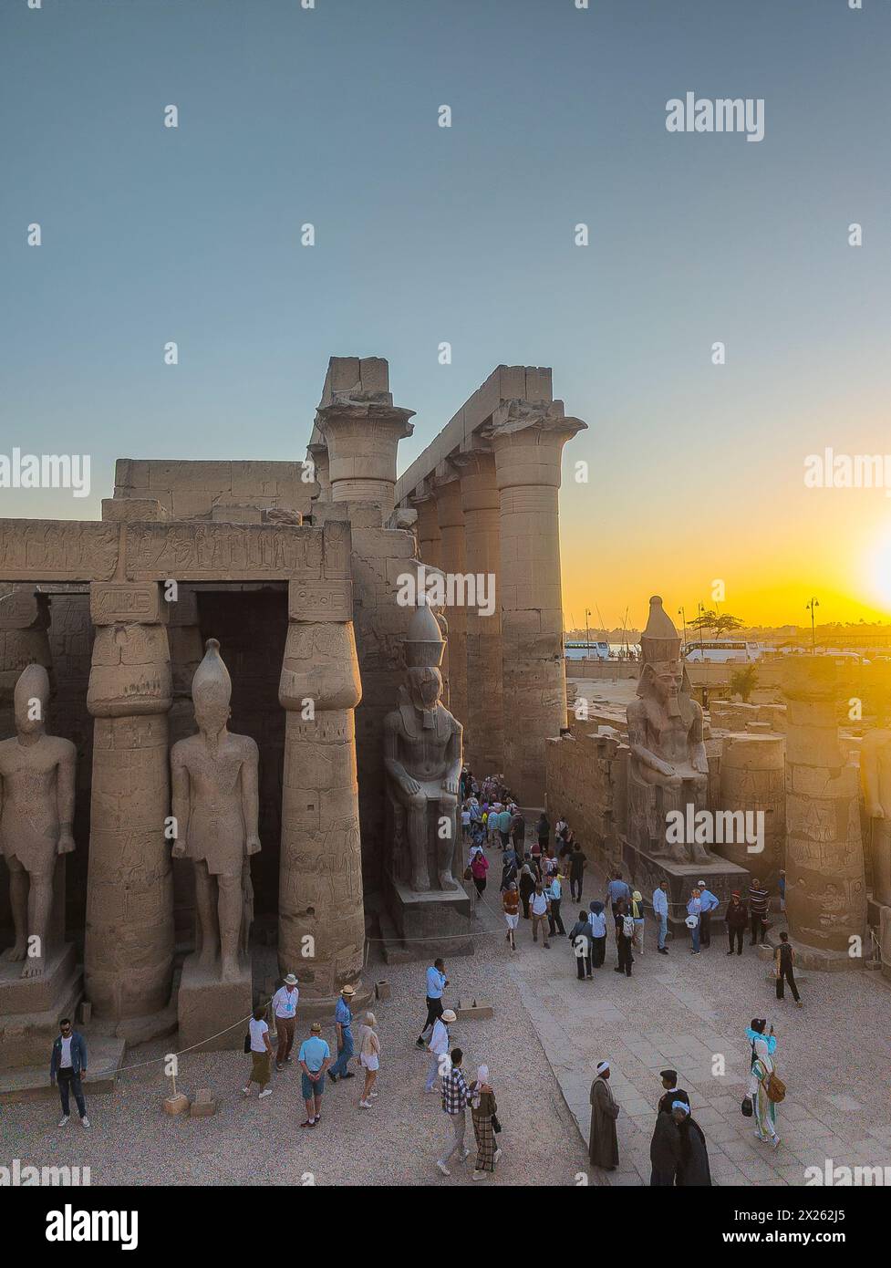 Egitto, vista sul tempio di Luxor dalla moschea di Abu el Haggag. Foto Stock