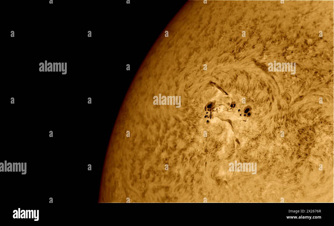 Superficie solare con macchie solari numero 3639 da 17. aprile 2024. Foto Stock
