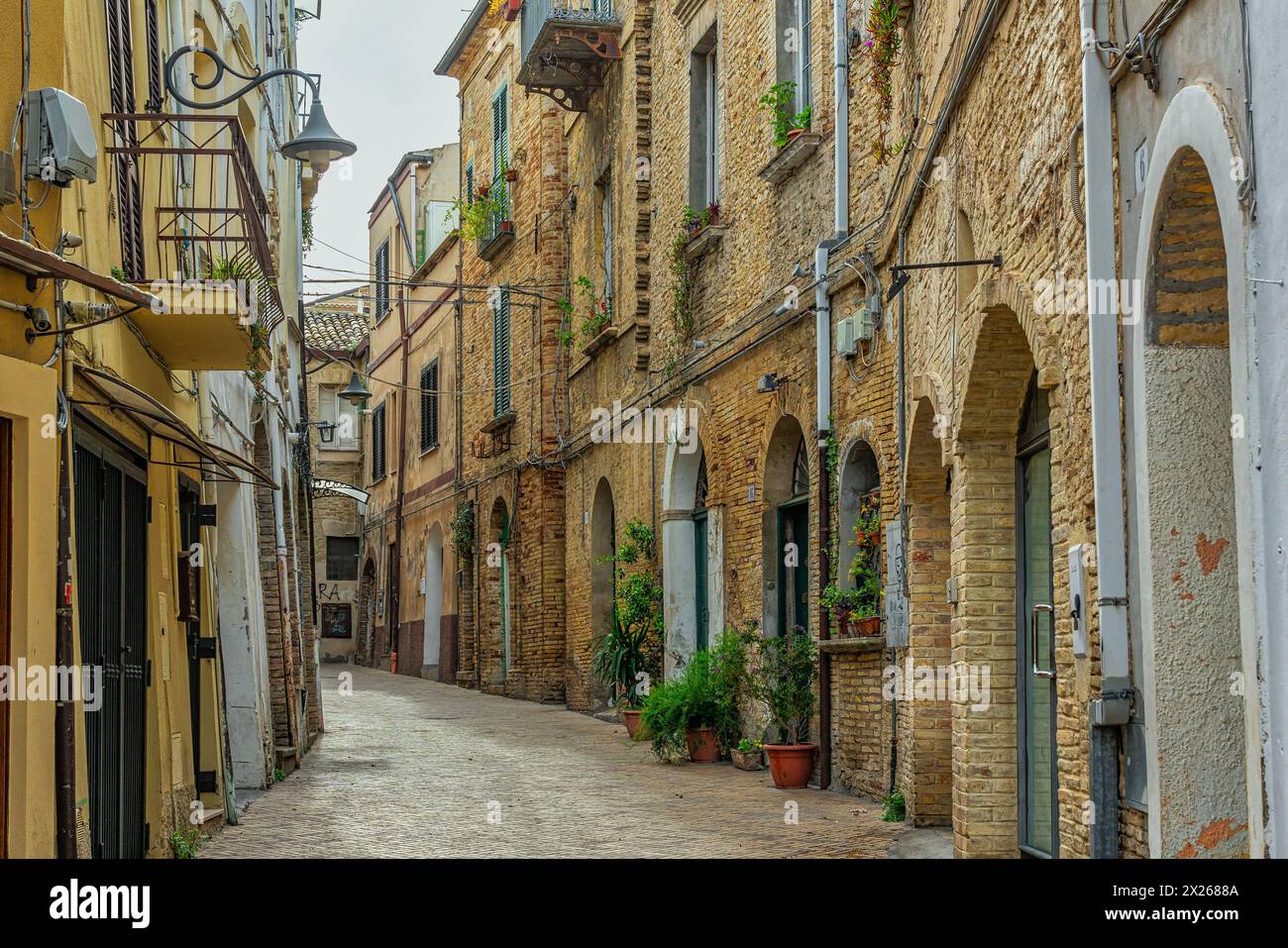 Vicoli e strade pittoresche nel centro storico di vasto. Vasto, provincia di Chieti, Abruzzo, Italia, Europa Foto Stock