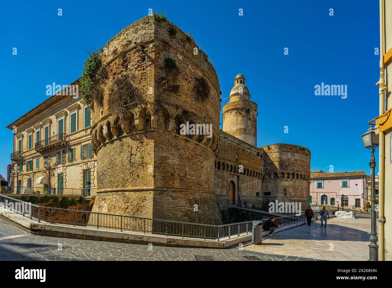 Scorcio dei bastioni del castello Caldoresco nell'antica città di vasto. Vasto, provincia di Chieti, Abruzzo, Italia, Europa Foto Stock