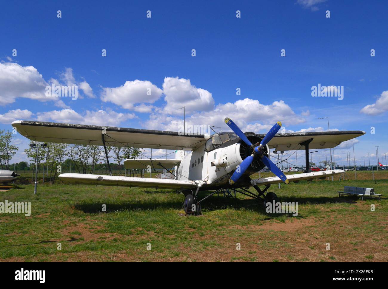 Antonov An-2 dell'era sovietica in mostra presso l'Aeropark di Repülőmúzeum, l'aeroporto internazionale di Budapest, Ungheria Foto Stock