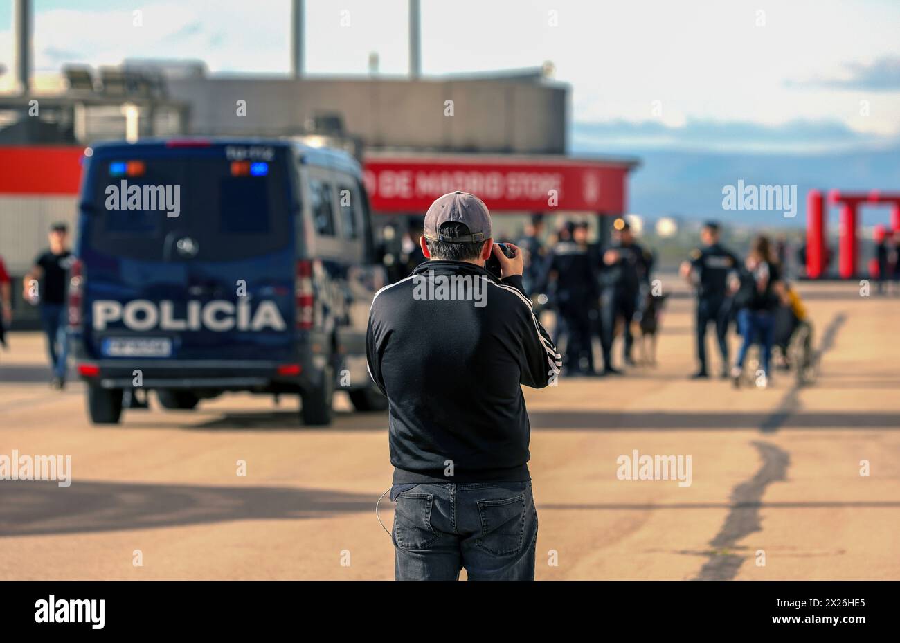 Firo : 10.04.2024, calcio, UEFA CHAMPIONS LEAGUE, stagione 2023/2024, UCL, CL, quarti di finale, Atletico Madrid - BVB, Borussia Dortmund 2:1 polizia, sicurezza, fotografo, Foto Stock