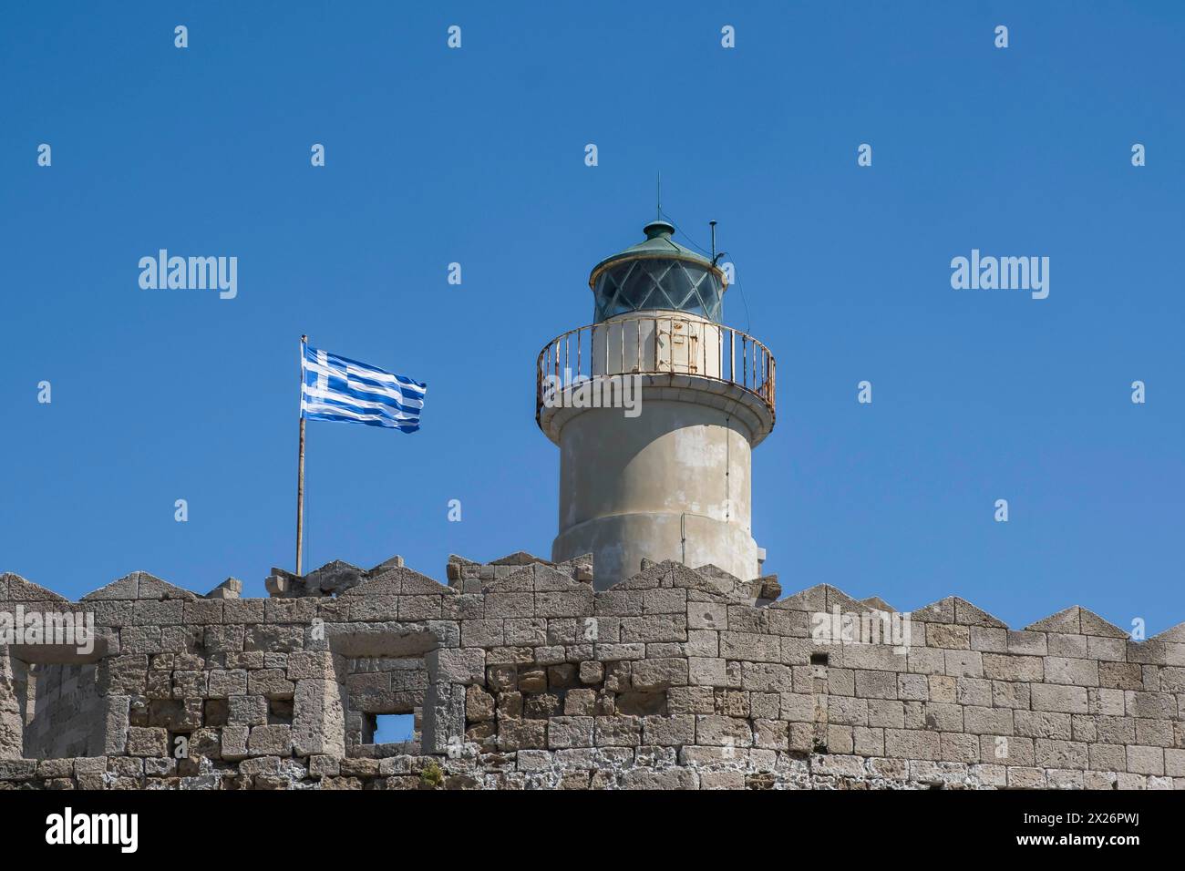 Fortezza di Agios Nikolaos con faro, porto di Mandraki, città di Rodi, Rodi, Grecia Foto Stock