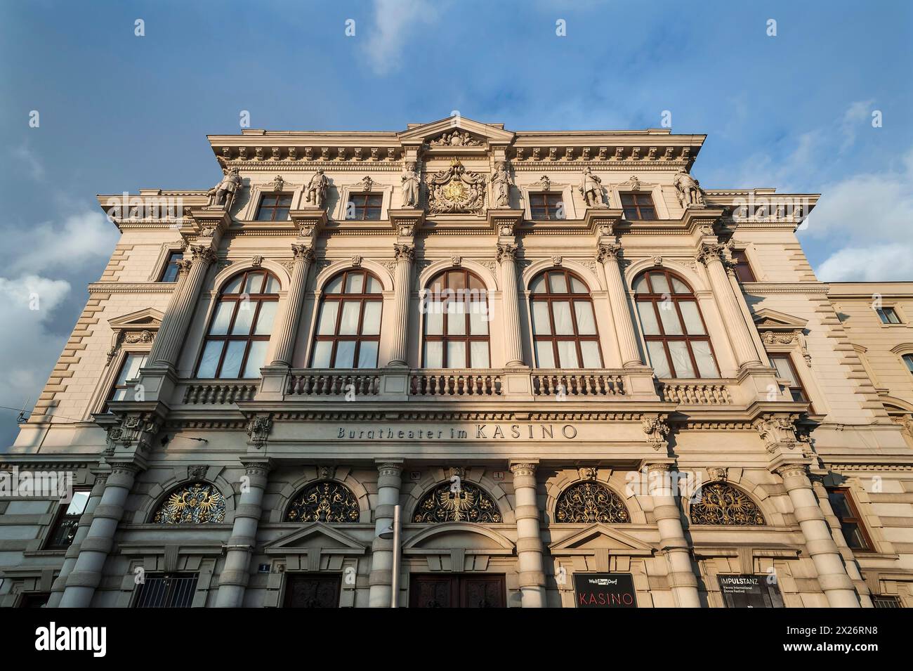 Burgtheater nel casinò, in stile rinascimentale italiano del XIX secolo, Schwarzenbergplatz, Vienna, Austria Foto Stock