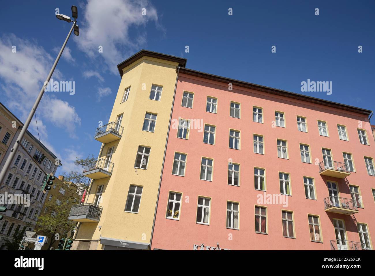 Casa evacuata e chiusa, pericolo di collasso, Goltzstrasse/Grunewaldstrasse, Schoeneberg, Tempelhof-Schoeneberg, Berlino, Germania Foto Stock