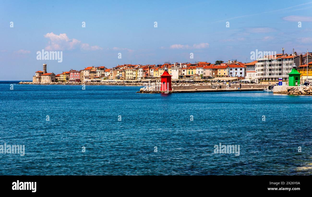 Foto panoramica di Pirano, città portuale di Pirano sulla costa adriatica con fascino veneziano, Slovenia, Pirano, Slovenia Foto Stock