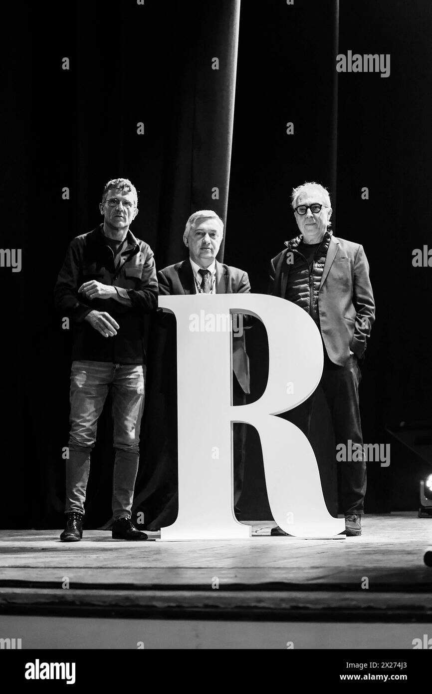 Conferenza politica e Cultura la Repubblica delle idee a Napoli 04/20/2024 Napoli, presso il teatro del Palazzo reale in Piazza del Plebiscito si è svolta la Repubblica delle idee , la tre giorni organizzata dal quotidiano la Repubblica nella foto: il direttore di Repubblica Maurizio Molinari - Stefano Boeri e Carlo Ratti Napoli Palazzo reale di Napoli Napoli Italia Copyright: xFABIOxSASSOxFabioxSassox IMG 0075 Foto Stock