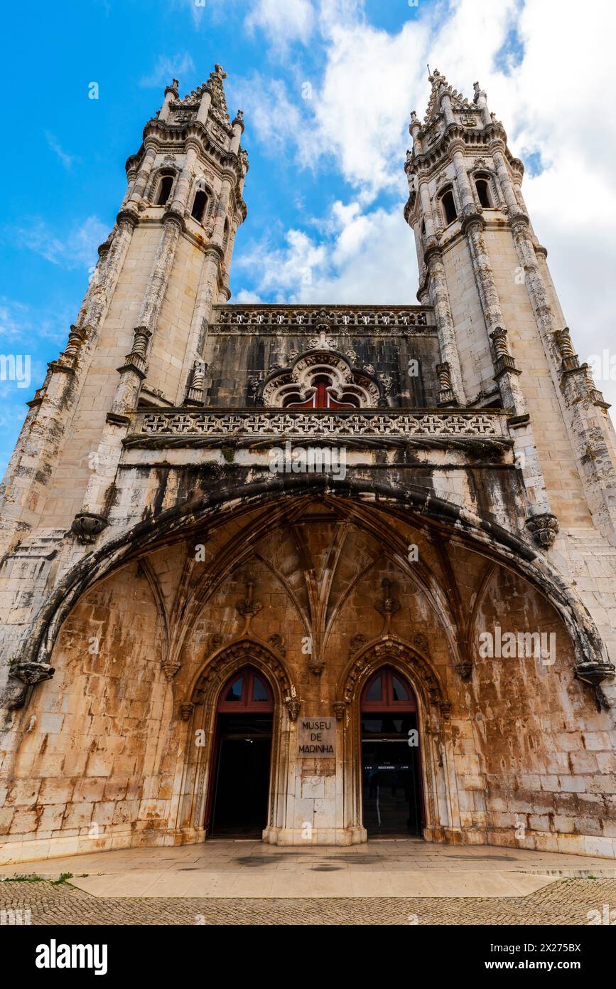 Vista del monastero di Jerónimos, parrocchia di Belém a Lisbona. Il Monastero di Jerónimos è uno dei migliori esempi di ar stile manuelino tardo gotico Foto Stock