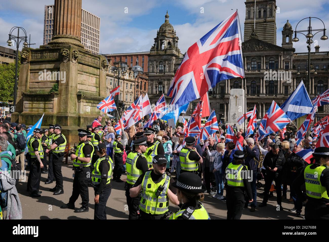 Glasgow, Scozia, il 20 aprile 2024. Ôa Force for GoodÕ Counter Rally al Believe in Scotland pro-Independence Rally, a Glasgow, in Scozia, il 20 aprile 2024. Crediti: Jeremy Sutton-Hibbert/Alamy Live News. Foto Stock