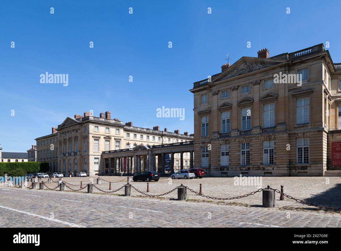 Compiègne, Francia - maggio 27 2020: Il Palazzo Compiègne è un'ex residenza reale e imperiale che è stata classificata come monumento storico da allora Foto Stock