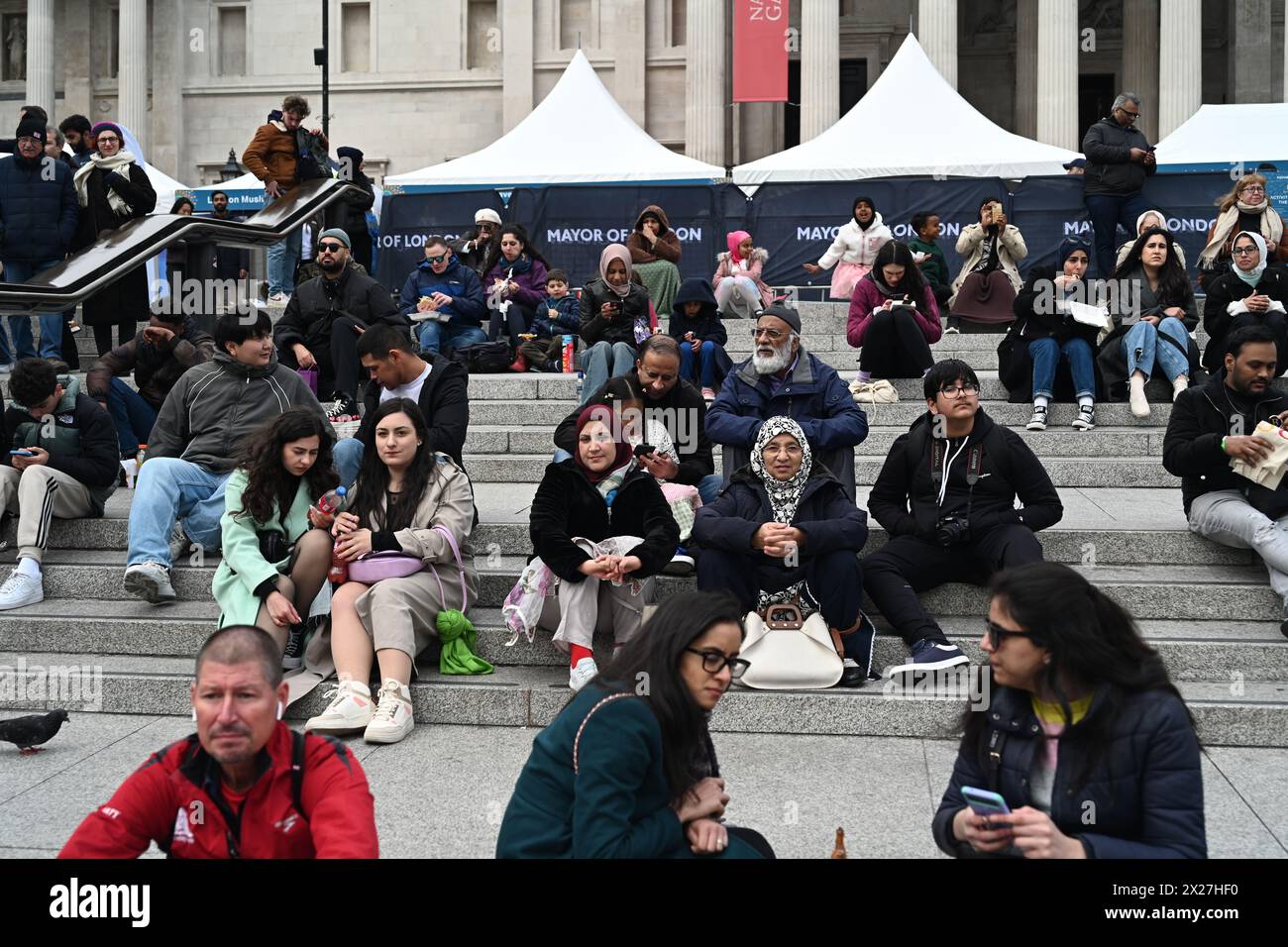 Trafalgar Square, Londra, Regno Unito. 20 aprile 2024. Migliaia di persone partecipano a Eid in the Square 2023 in Trafalgar Square per celebrare la fine del Ramadan, un mix di atti tradizionali e contemporanei. Credito: Vedi li/Picture Capital/Alamy Live News Foto Stock