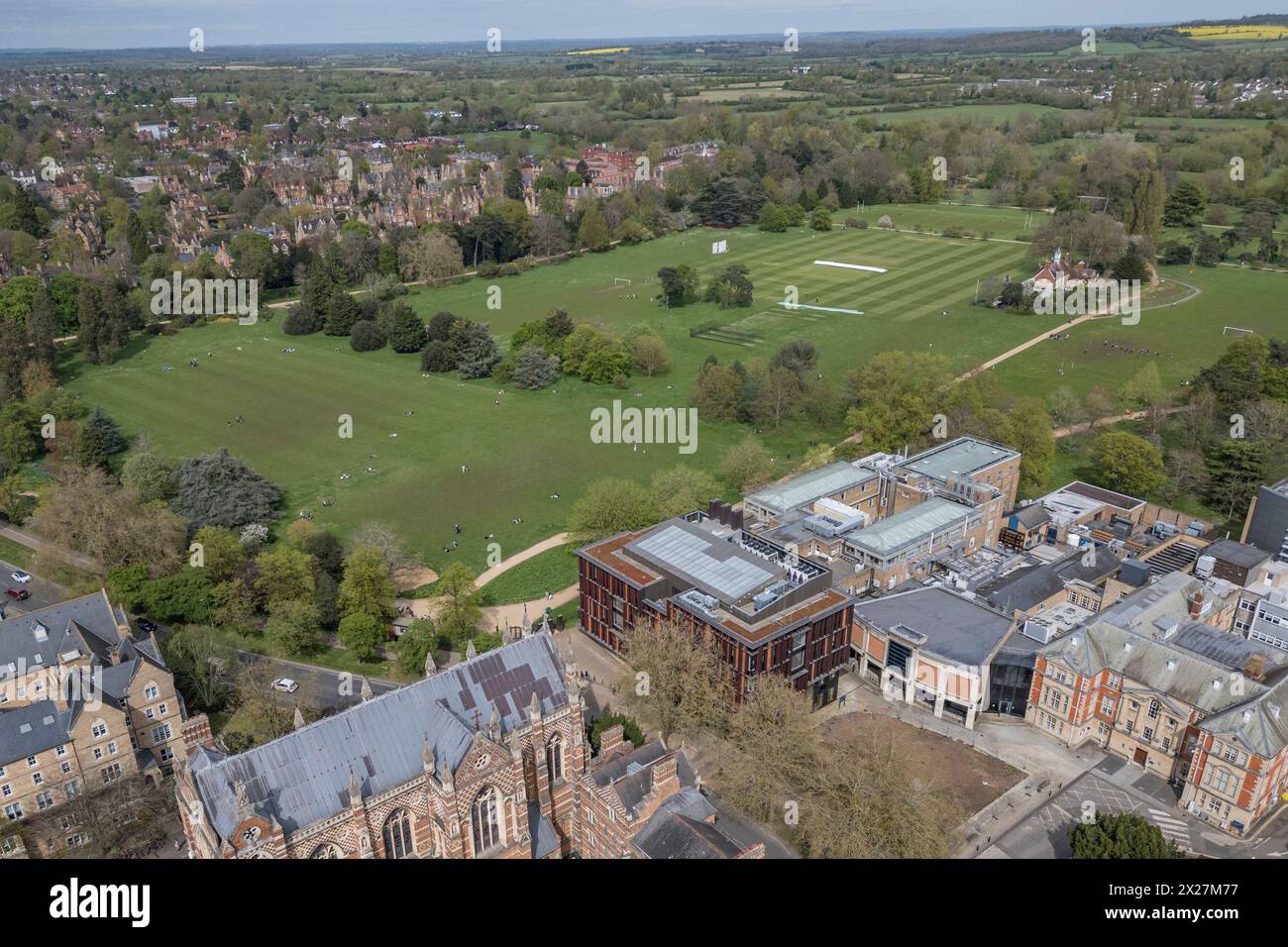 Vista aerea dei parchi universitari e sulla valle del fiume Cherwell, Oxford, Regno Unito. Foto Stock