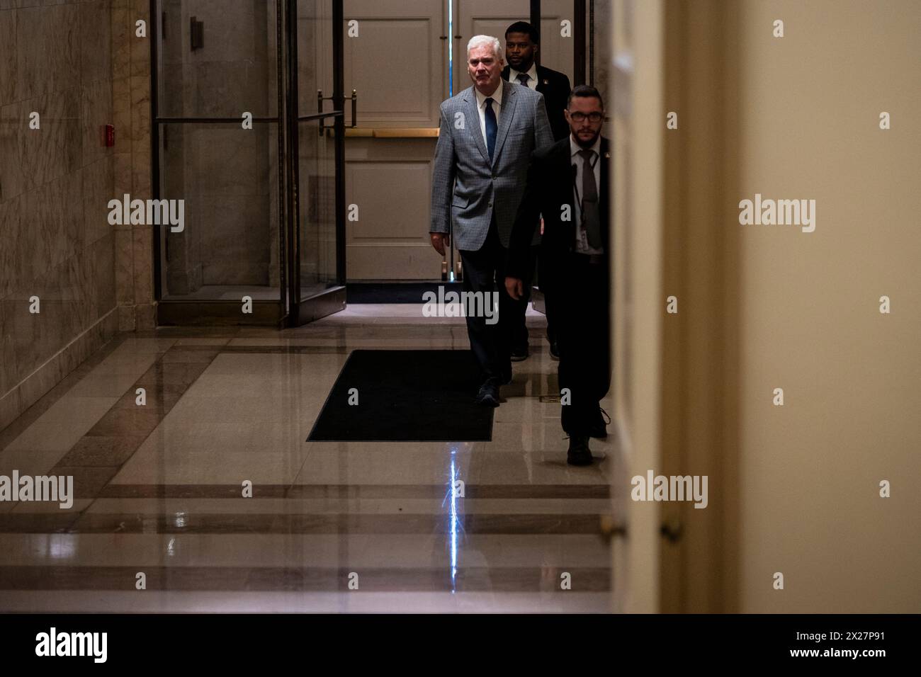 Washington, Stati Uniti. 20 aprile 2024. Il rappresentante Tom Emmer (R-MN) arriva al Campidoglio degli Stati Uniti, a Washington, DC, sabato 20 aprile, 2024. (Graeme Sloan/Sipa USA) credito: SIPA USA/Alamy Live News Foto Stock