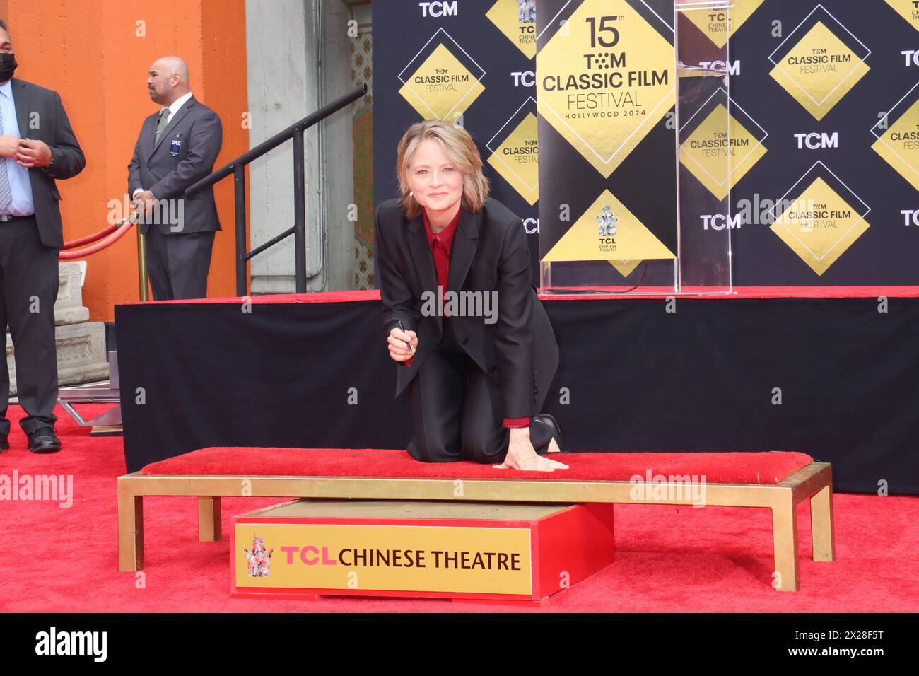 Jodie Foster 04/19/2024 The Hand & Footprint Ceremony in onore di Jodie Foster tenutasi al TCL Chinese Theatre di Los Angeles, CA foto di Izumi Hasegawa/Hollywood News Wire Inc Crediti: Hollywood News Wire Inc./Alamy Live News Foto Stock