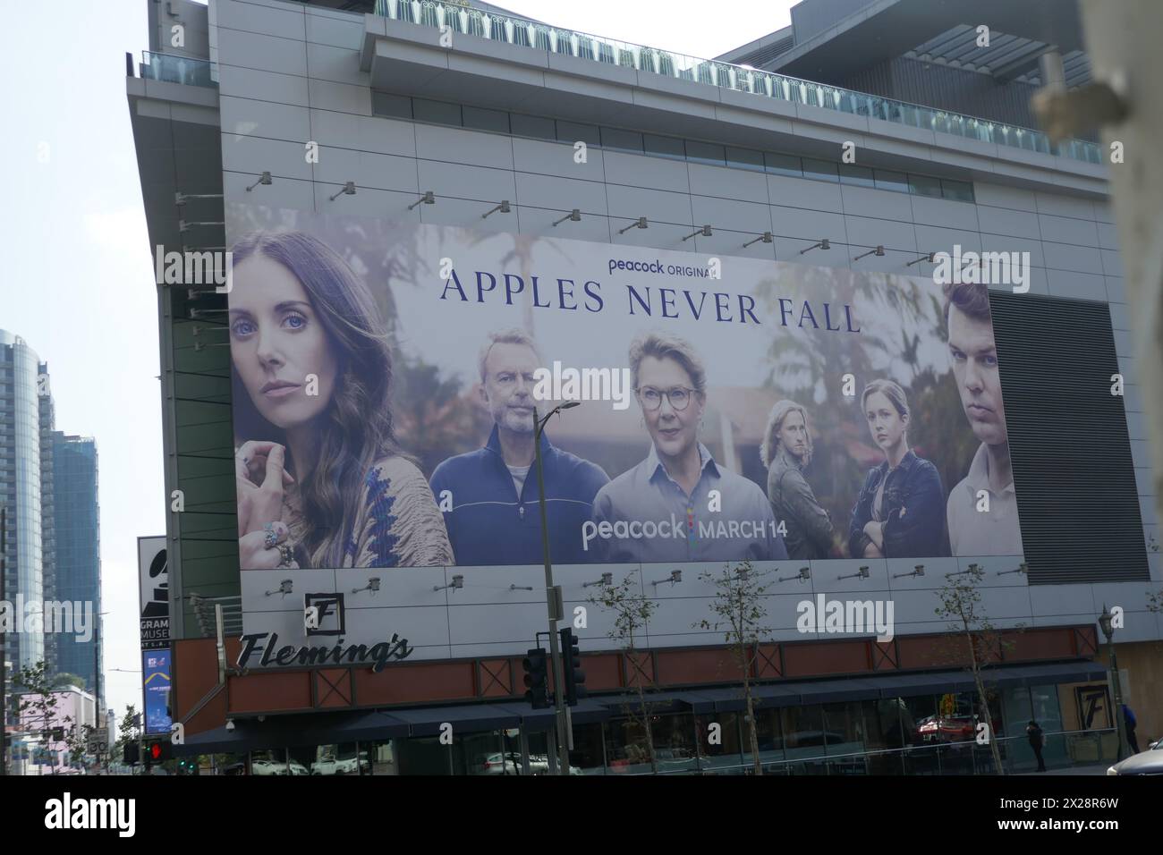 Los Angeles, California, USA 19 aprile 2024 Annette Bening Apples Never Fall Billboard il 19 aprile 2024 a Los Angeles, California, USA. Foto di Barry King/Alamy Stock Photo Foto Stock