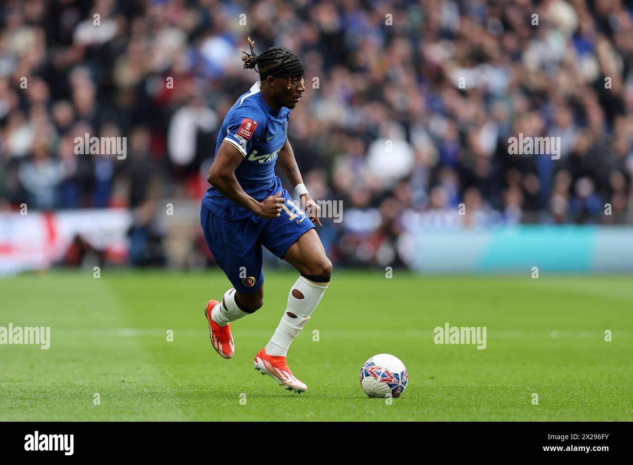 Londra, Regno Unito. 20 aprile 2024. Noni Madueke di Chelsea in azione. La semifinale della Emirates fa Cup, Manchester City contro Chelsea, allo stadio Wembley di Londra, sabato 20 aprile 2024. Solo per uso editoriale. foto di Andrew Orchard/Andrew Orchard fotografia sportiva/Alamy Live News Credit: Andrew Orchard fotografia sportiva/Alamy Live News Foto Stock