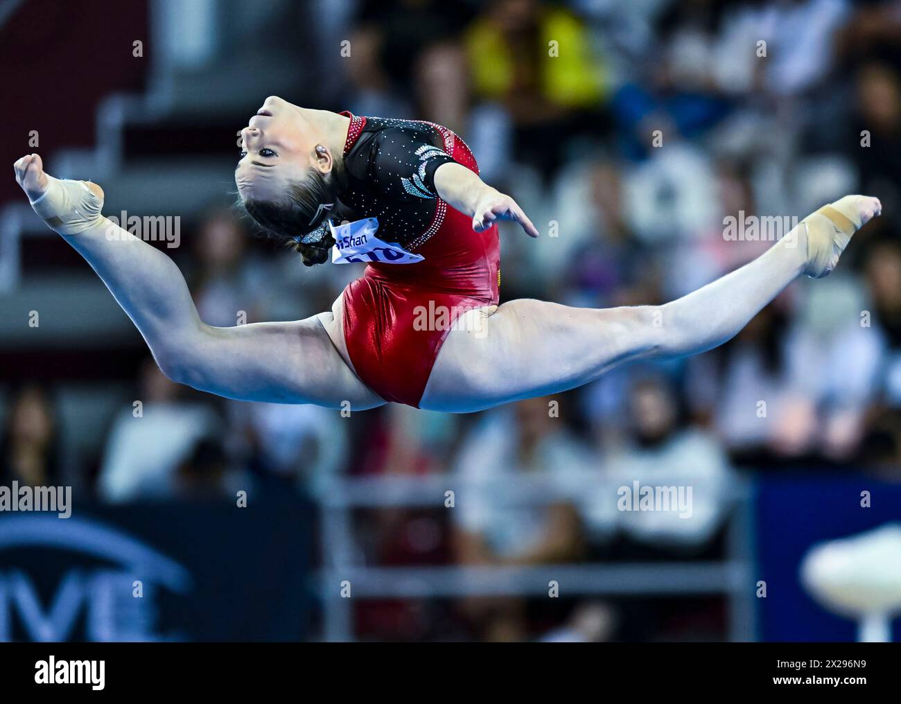 Doha, Qatar. 20 aprile 2024. Laura Casabuena di Spagna gareggia durante la finale di esercitazione femminile al 16° FIG Artistic Gymnastics Apparatus World Cup a Doha, Qatar, 20 aprile 2024. Crediti: Nikku/Xinhua/Alamy Live News Foto Stock