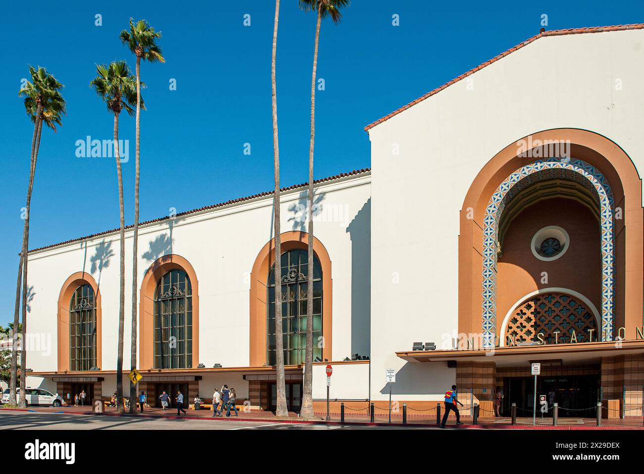 L'esterno della Union Station di Los Angeles, CALIFORNIA, è la più grande stazione ferroviaria degli Stati Uniti occidentali. È stata inaugurata nel 1939. Foto Stock