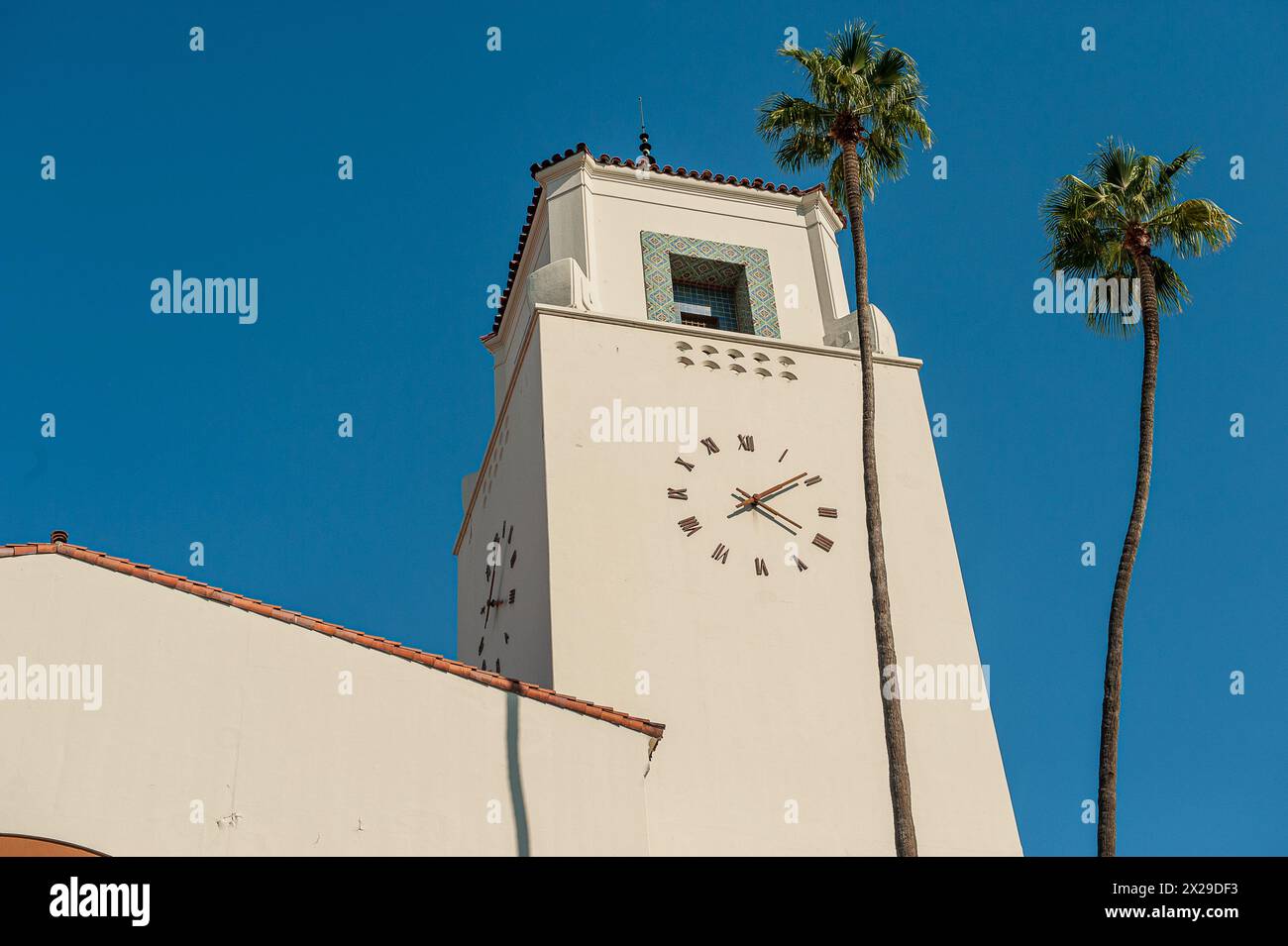L'esterno della Union Station di Los Angeles, CALIFORNIA, è la più grande stazione ferroviaria degli Stati Uniti occidentali. È stata inaugurata nel 1939. Foto Stock