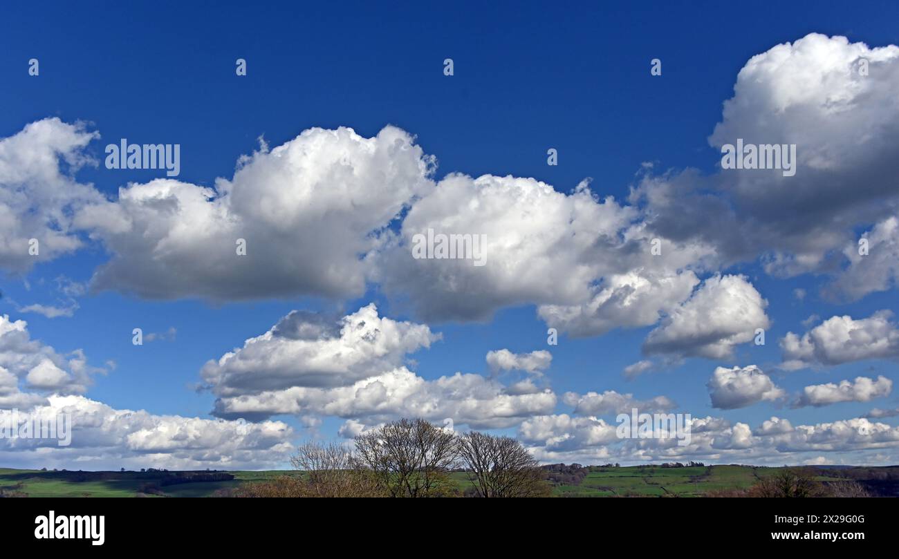 Paesaggio roccioso di Cumulus. Kendal, Cumbria, Inghilterra, Regno Unito, Europa. Foto Stock