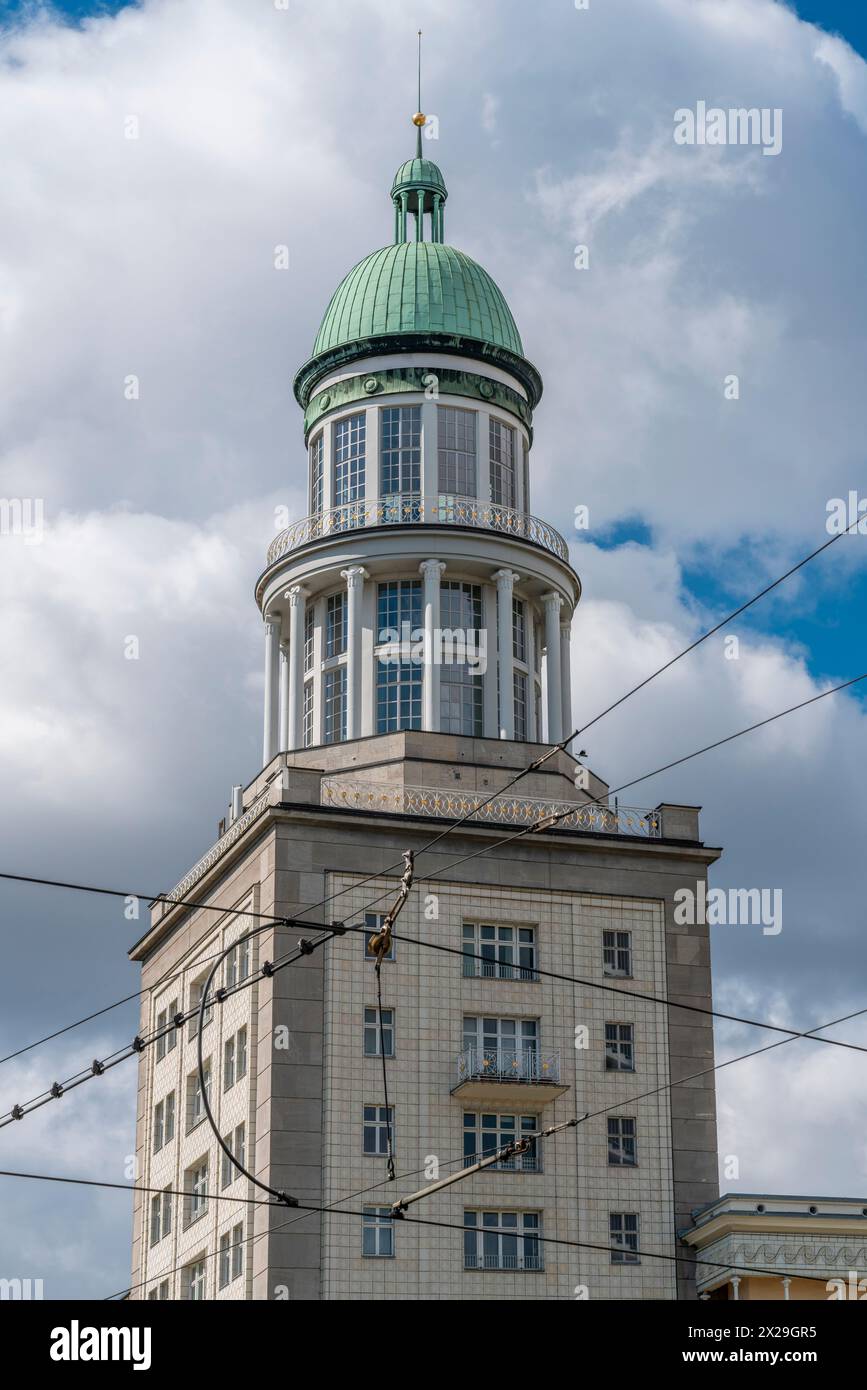 Torre a cupola architettura stalinista a Frankfurter Tor lungo Frankfurter Allee a Berlino Friedrichshain - Kreuzberg, Germania, Europa Foto Stock