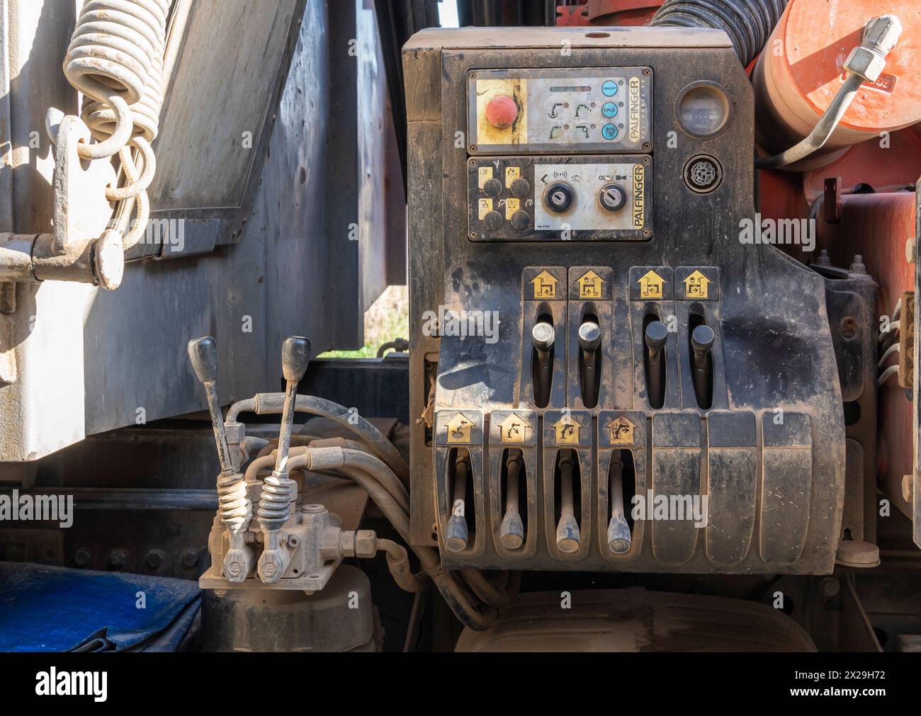 Felanitx, Spagna; gennaio 27 2024: Primo piano di un cambio di un autocarro da costruzione industriale Foto Stock