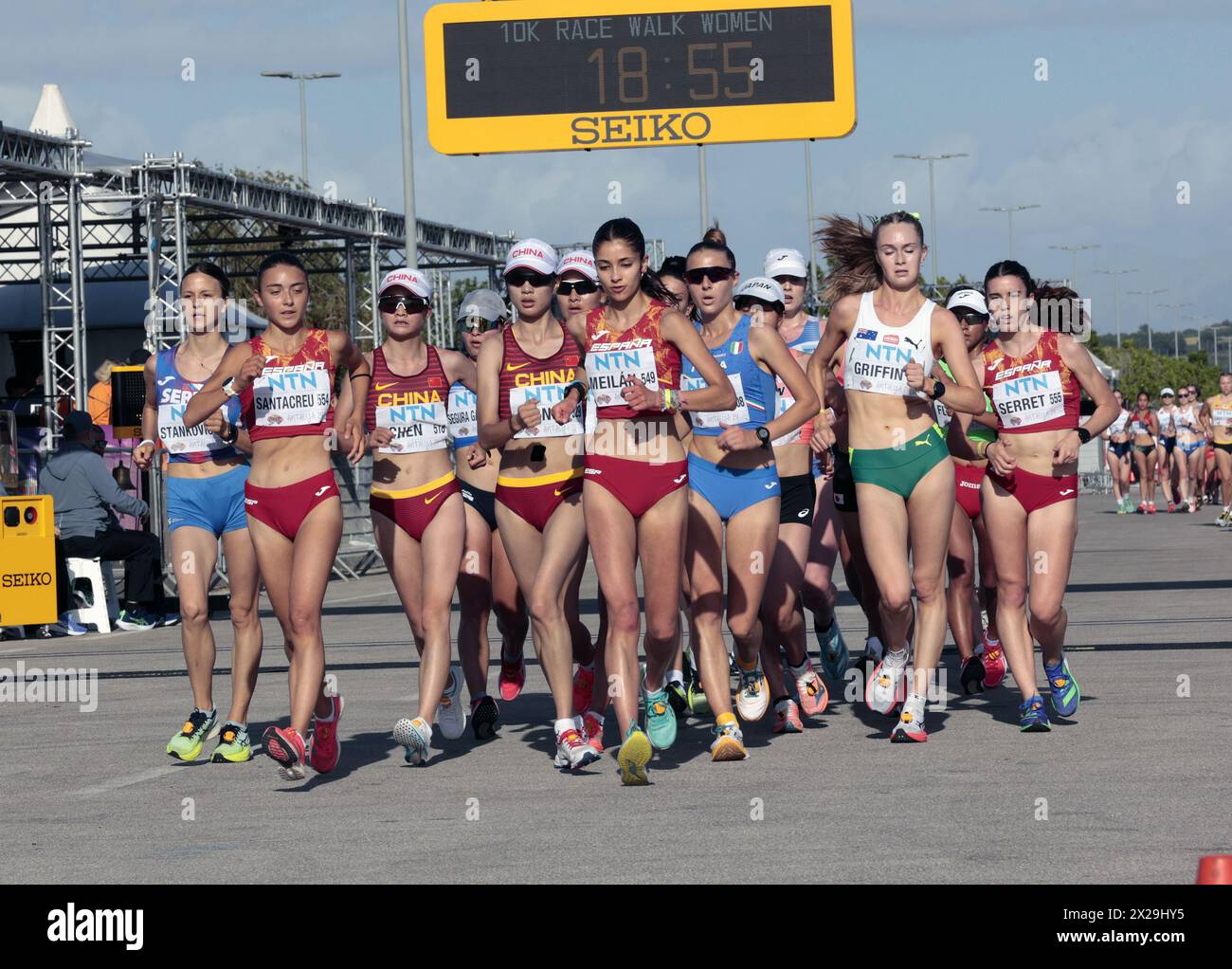 Antalya, Turkiye. 21st Apr, 2024. (240421) -- ANTALYA, April 21, 2024 (Xinhua) -- Athletes compete during the women's 10km race walk final at the 2024 World Athletics Race Walking Team Championships in Antalya, T¨¹rkiye, on April 21, 2024. (Mustafa Kaya/Handout via Xinhua) Credit: Xinhua/Alamy Live News Foto Stock