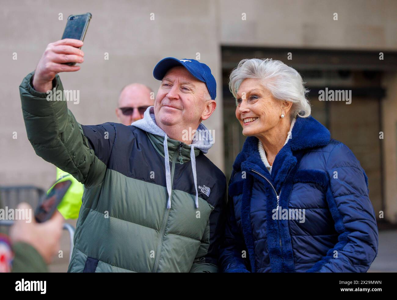 Londra, Regno Unito. 21 aprile 2024. Angela Rippon, giornalista e presentatrice televisiva, presso i BBC Studios. Crediti: Mark Thomas/Alamy Live News Foto Stock