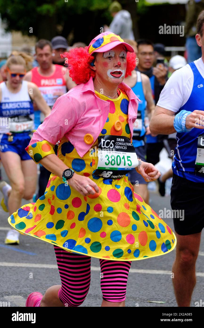 Londra, Regno Unito. 21 aprile 2024. Londra. I Charaters che corrono la Maratona di Londra passando per Greenwich South East London, il segno di 10 miglia credito: Paul Chambers/Alamy Live News Foto Stock