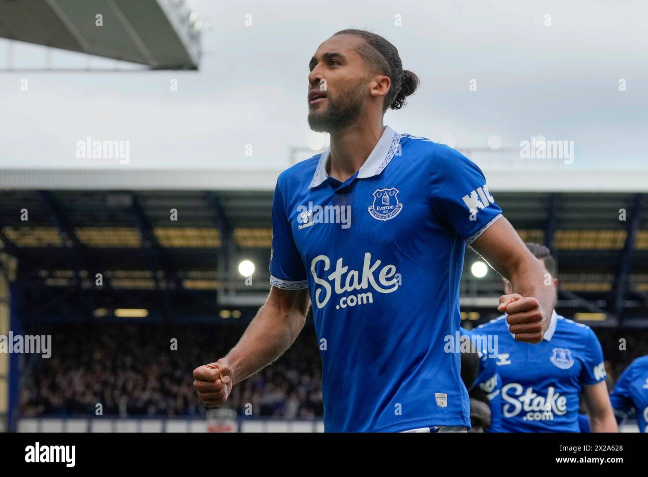 Liverpool, Regno Unito. 21 aprile 2024. Dominic Calvert-Lewin di Everton celebra dopo che i toffees sono saliti 1-0 durante la partita di Premier League Everton vs Nottingham Forest a Goodison Park, Liverpool, Regno Unito, 21 aprile 2024 (foto di Steve Flynn/News Images) a Liverpool, Regno Unito, il 21/4/2024. (Foto di Steve Flynn/News Images/Sipa USA) credito: SIPA USA/Alamy Live News Foto Stock