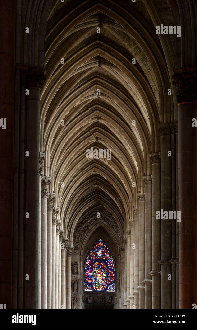 Reims, Kathedrale Notre-Dame, Nördliches Seitenschiff, Blick nach Westen Foto Stock