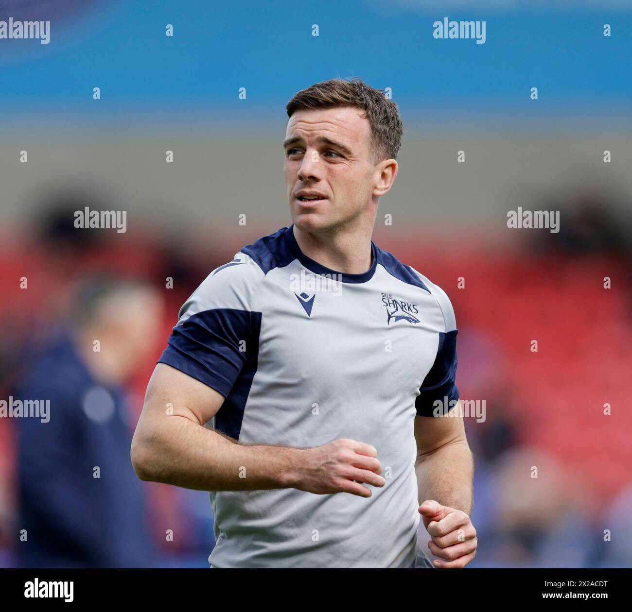 Salford, Lancashire, Regno Unito. 21 aprile 2024; Salford Community Stadium, Salford, Lancashire, Inghilterra; Gallagher Premiership Rugby, sale Sharks Versus Harlequins; George Ford di sale Sharks riscalda pre-partita crediti: Action Plus Sports Images/Alamy Live News Foto Stock