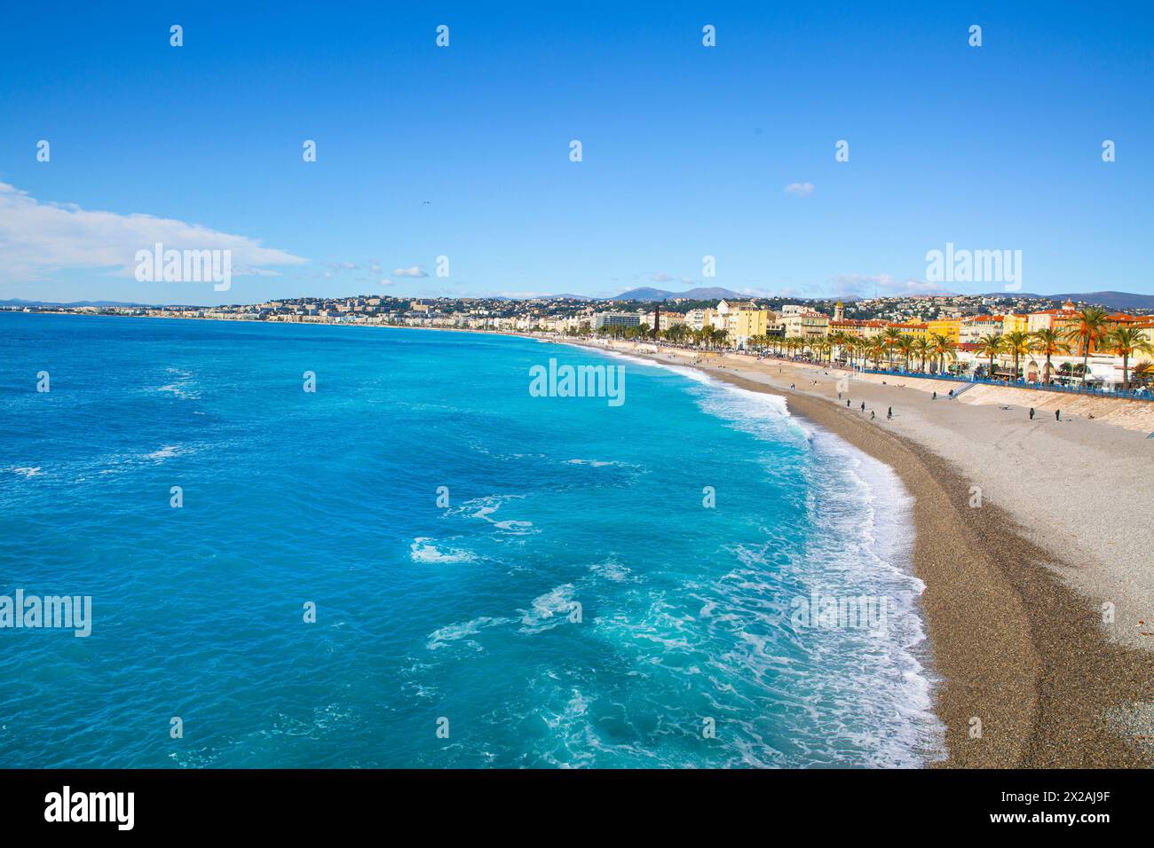 Splendida acqua acquamarina del Mar Mediterraneo a Nizza, costa Azzurra, Francia. Foto Stock