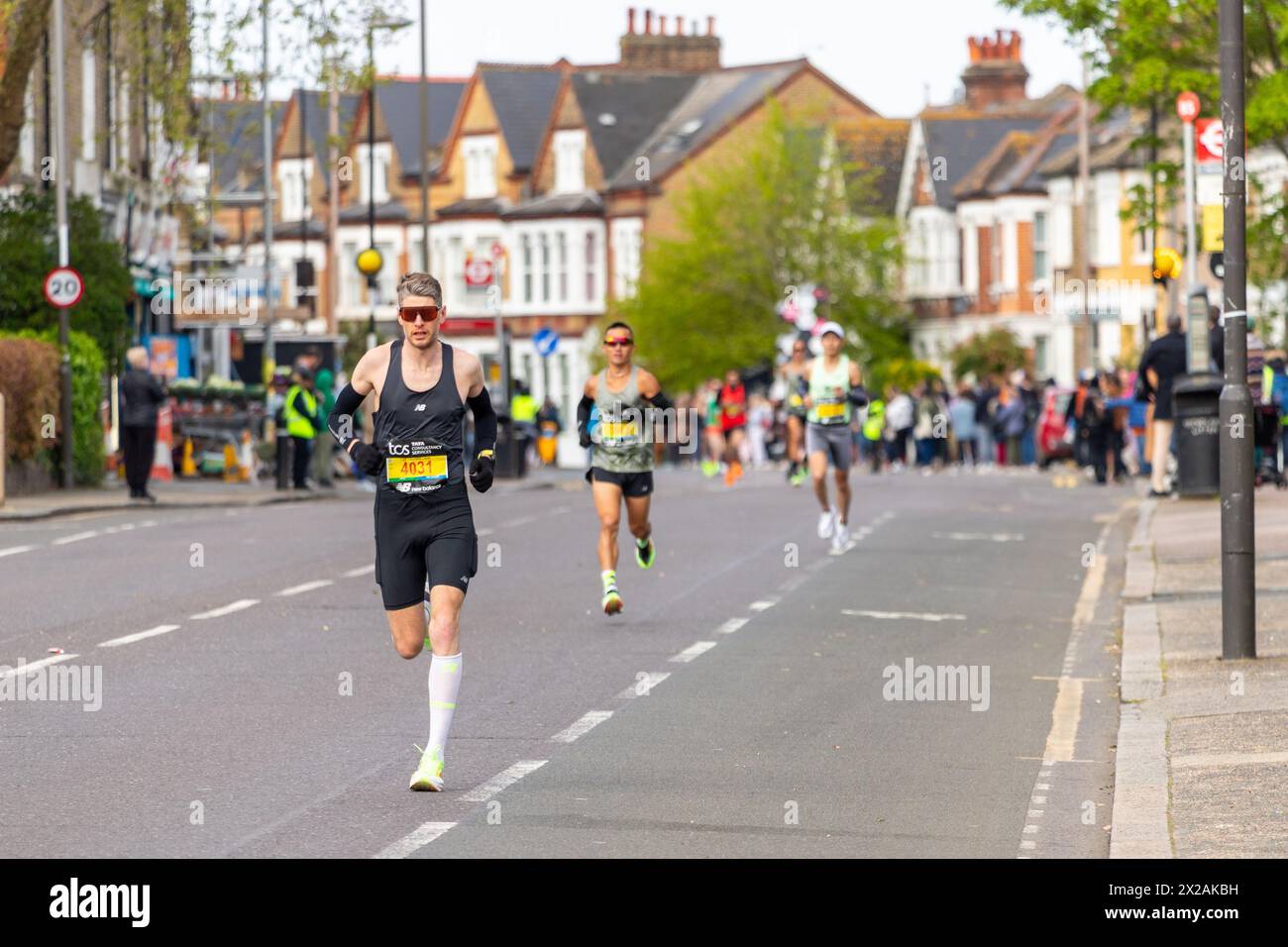 LONDRA, Regno Unito - 21 APRILE 2024: Primi classificati nella Maratona di Londra 2024 uomini d'élite Foto Stock