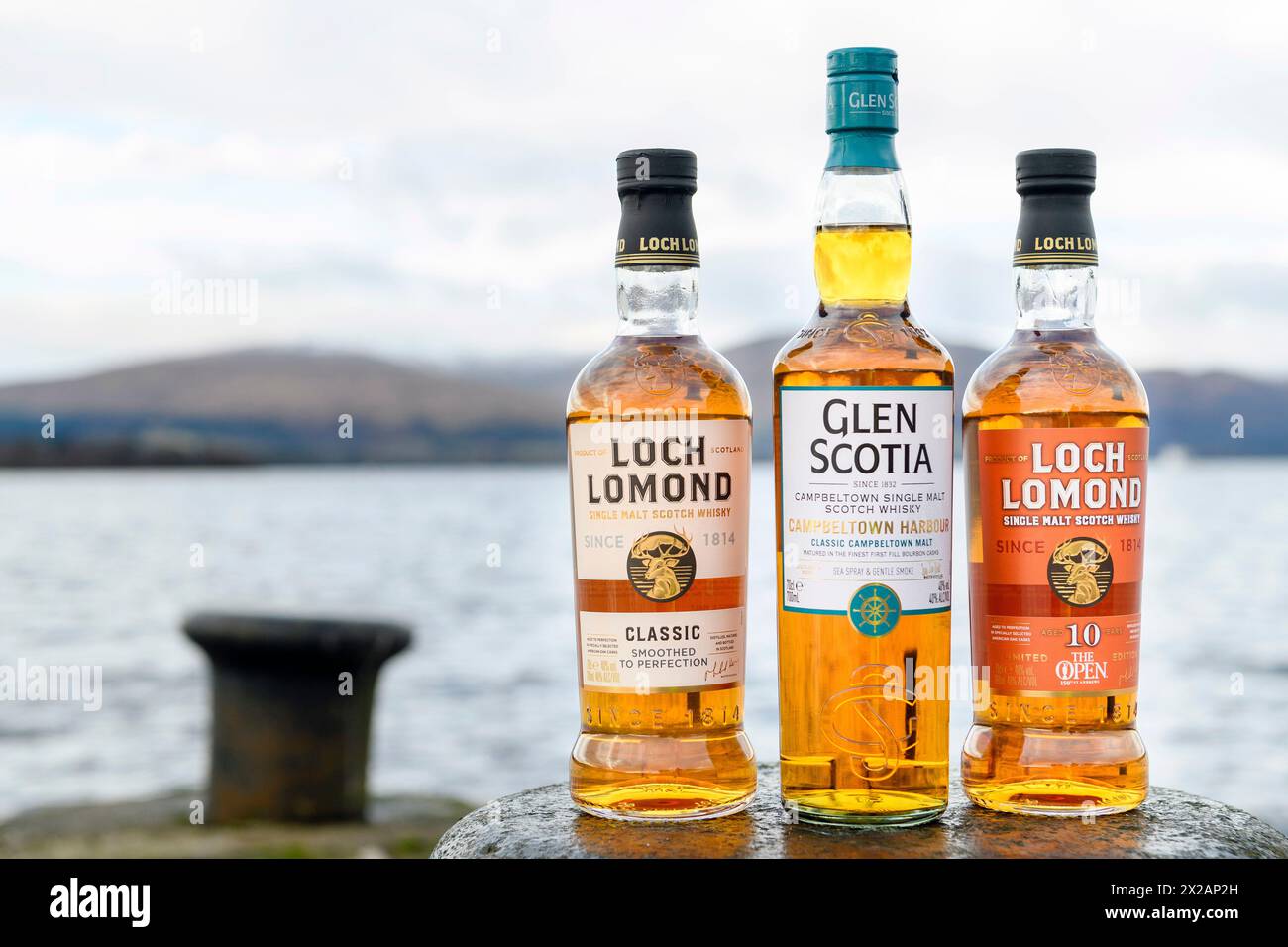 Loch Lomond Group il Loch Lomond Group sta alzando un bicchiere davanti a Burns Night dopo che tre delle loro nuove linee di whisky sono state elencate in oltre 50 Foto Stock