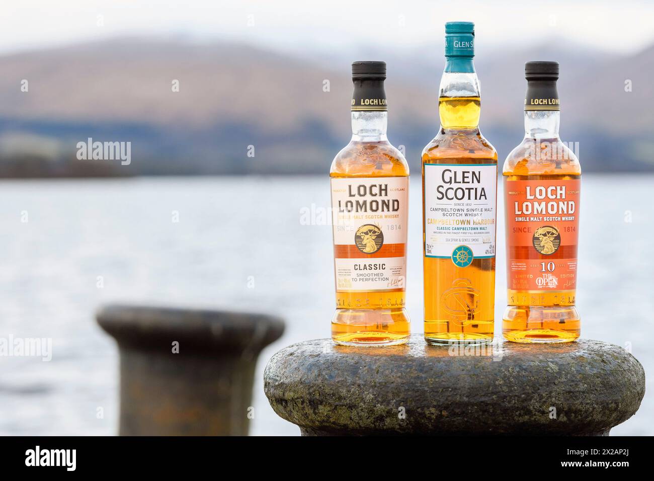 Loch Lomond Group il Loch Lomond Group sta alzando un bicchiere davanti a Burns Night dopo che tre delle loro nuove linee di whisky sono state elencate in oltre 50 Foto Stock